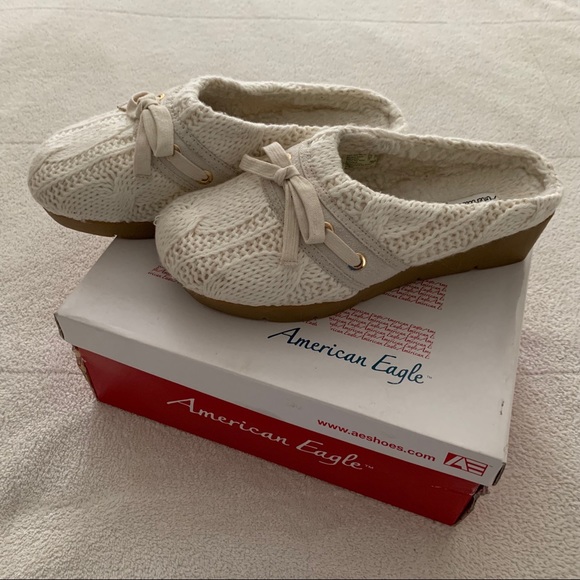 American Eagle Shoes - American Eagle AE Cute Cream Sweater Fur Clog. Size 8.5